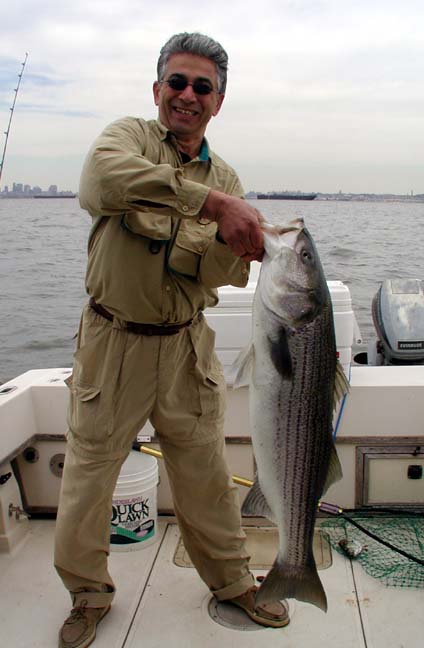 Joe 30 lb bass 5-18-03.JPG (35528 bytes)