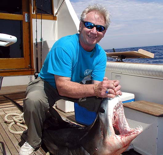 Chas with shark.JPG (52853 bytes)